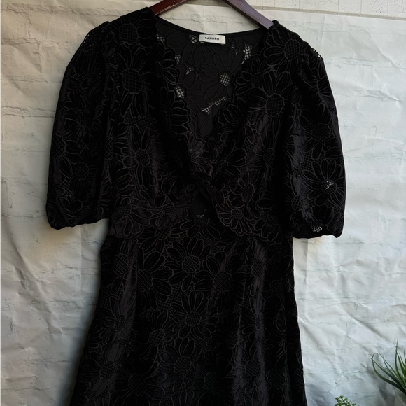 Sandro Ellen Velvet Scallop Maxi Black Noir Floral
Black Dress size 40/10 NWOT - Picture 14 of 16
